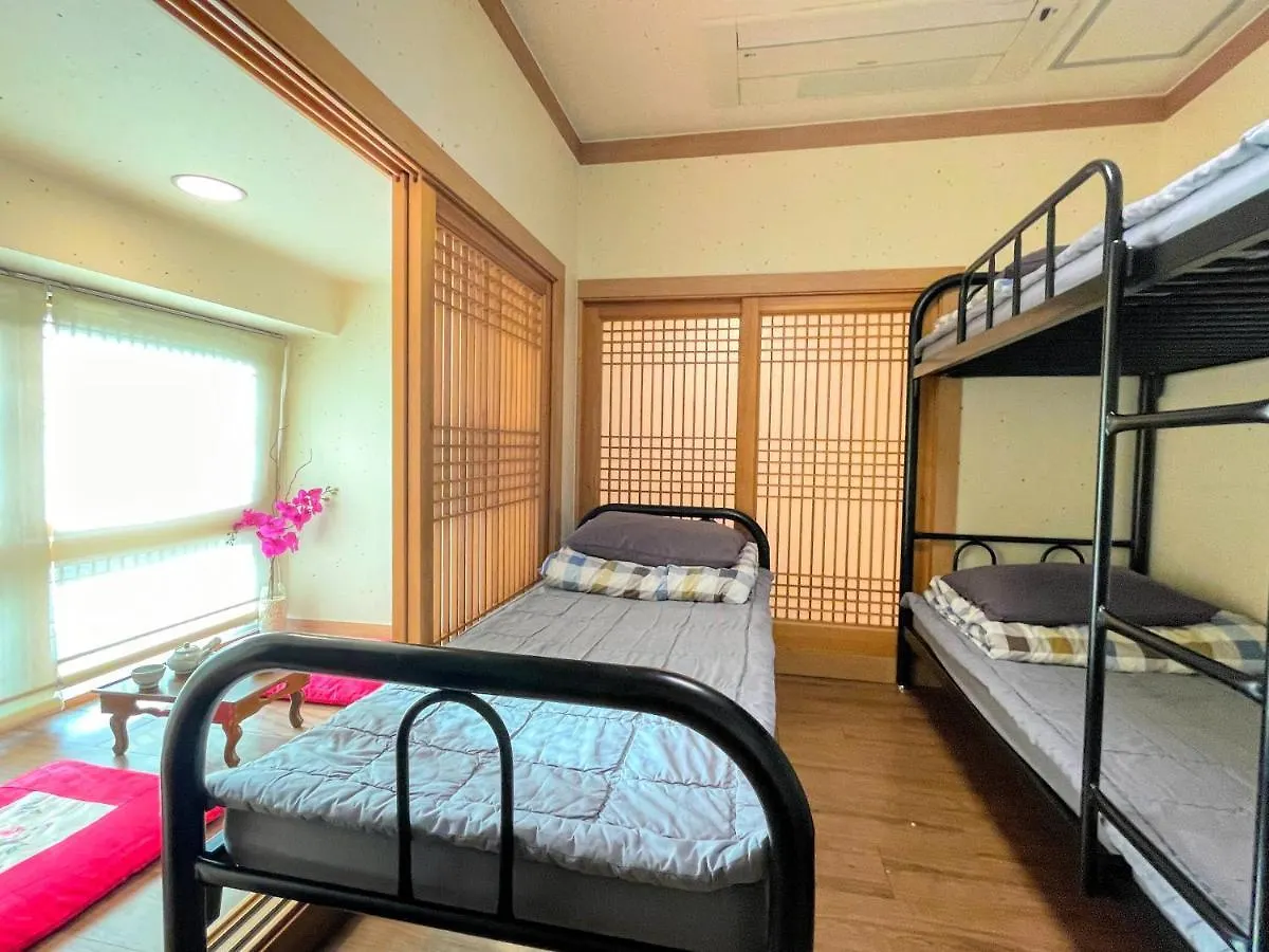 Cocoa Guesthouse Seoul 2*,